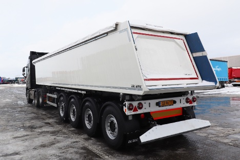 Fynsk vognmand med blomsterekspertise har f�et nye tip-trailere