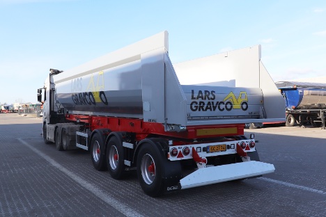 Tip-trailer har tvangsstyret bagerste aksel