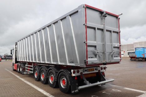 Fire-akslet trailer kan rumme 71 kubikmeter skrot