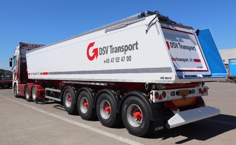 Fire-akslet tip-trailer er bygget til transport af jord og sand