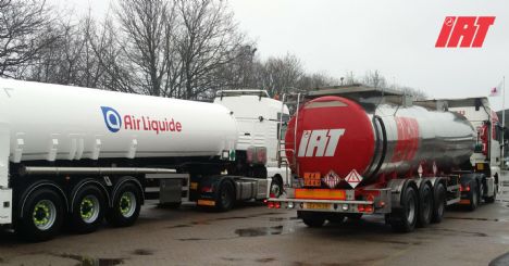 Gassen kommer med lastbil